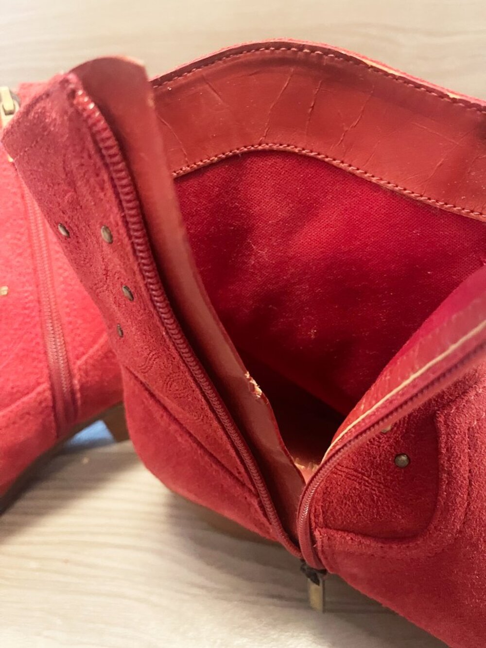Bandolino Xerissa Red Suede Studded Western Ankle Boots Size 7M - Picture 8 of 16